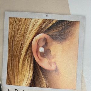 Devi ear crawler hook with pearl accent